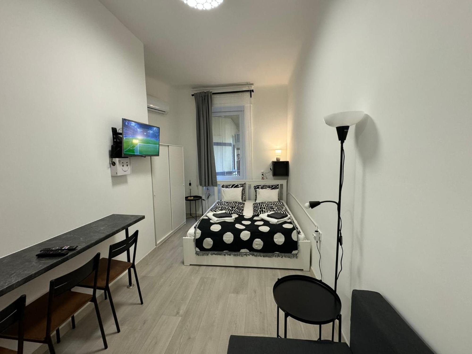 Mano Studios Budapest II, Budapest